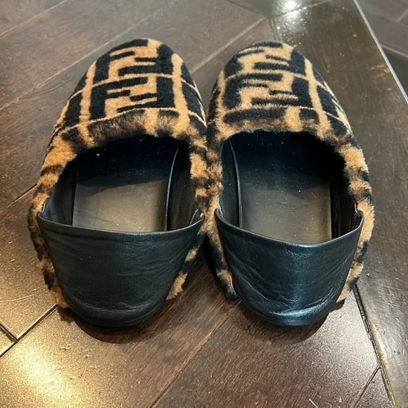 Fendi shearling slippers - Picture 7 of 9